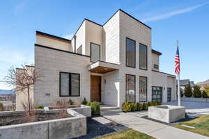Contemporary house with a mountain view