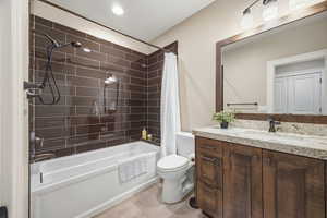 Upper Level En Suite featuring vanity, shower / tub combo.