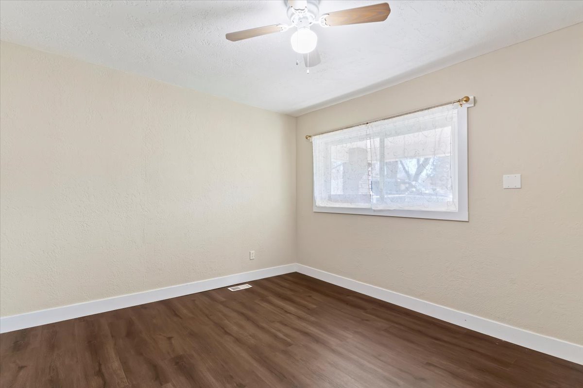 Walking into the second bedroom from hallway.