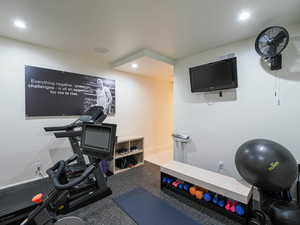 Exercise room with recessed lighting