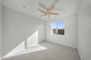 Unfurnished room featuring light carpet and ceiling fan