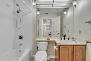 Full bath with vanity and shower / tub combo