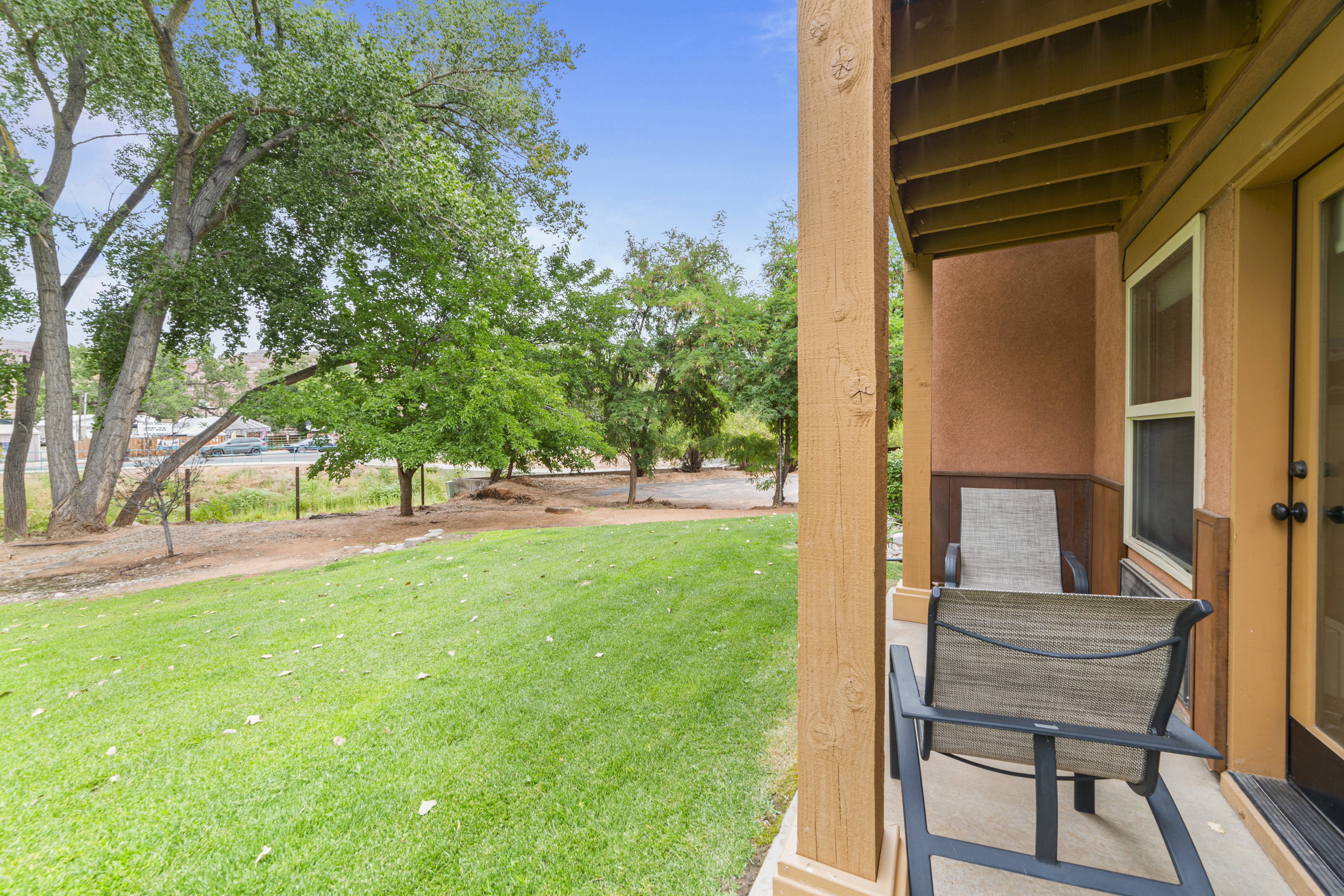 View of grassy yard