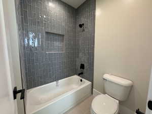 Bathroom with toilet and washtub / shower combination