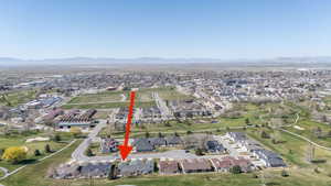 Aerial perspective of Eagle Crest with mountains and a golf club