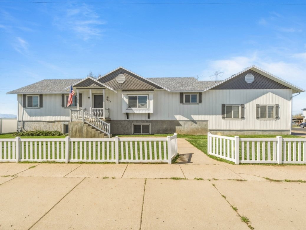 Ranch-style house featuring a fenced front yard