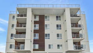 View of apartment building / complex