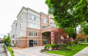 View of apartment building / complex