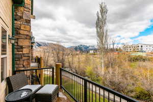 Balcony featuring a mountain view