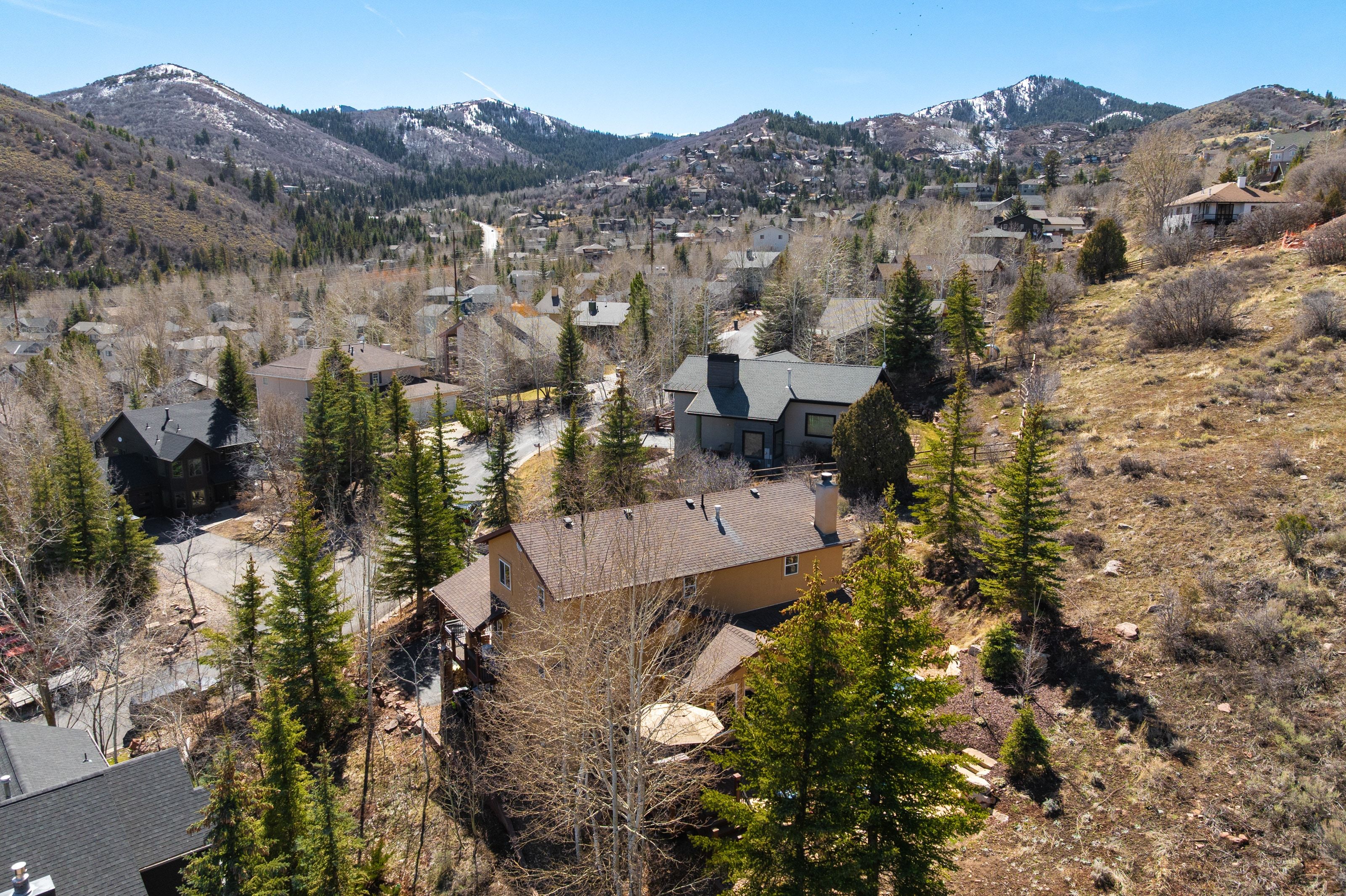 Aerial overview of property's location featuring a mountain backdrop and nearby suburban area