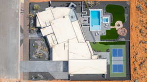 Bird's eye view of a pool area