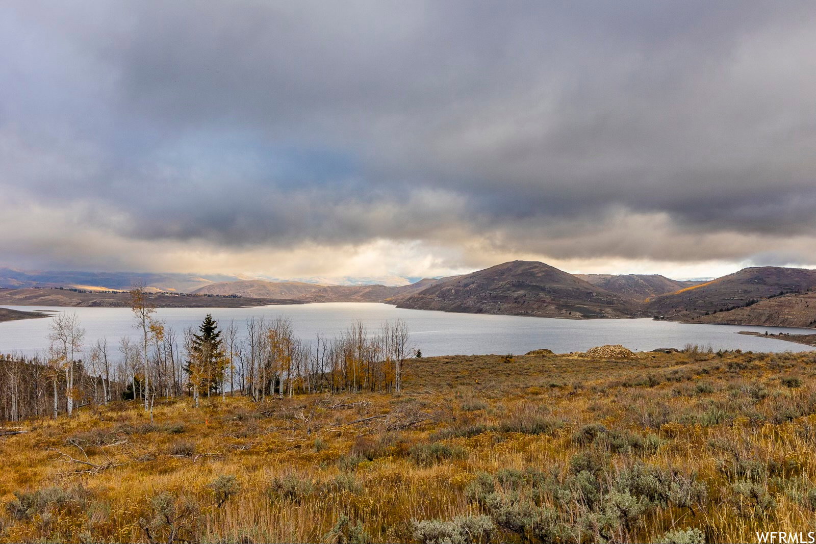 Mountain view featuring a nearby body of water