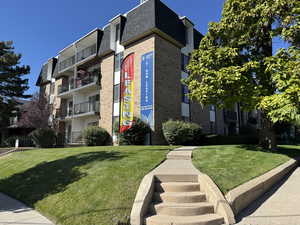 View of apartment building / complex