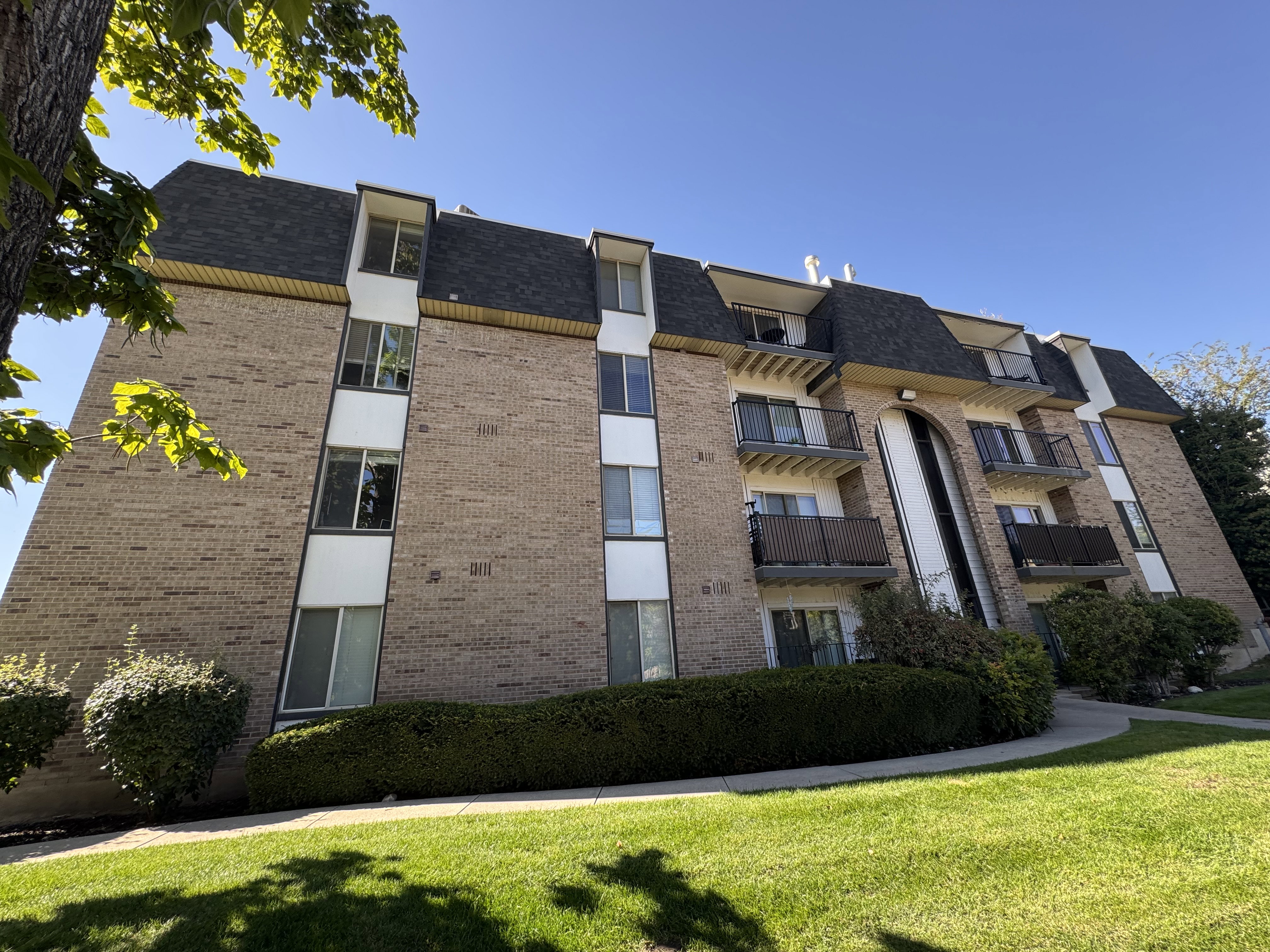 View of apartment building / complex