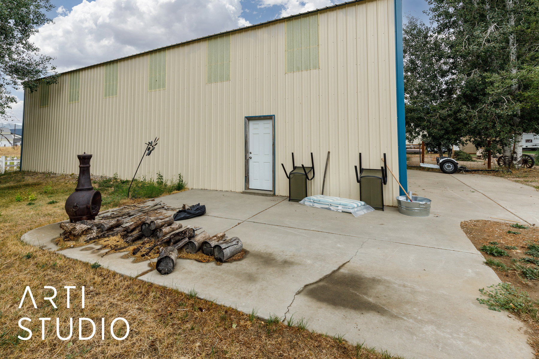 Workshop with a patio area