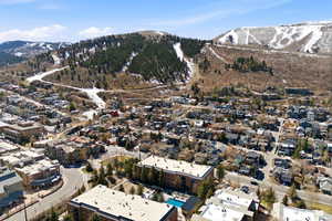 Aerial view of property's location featuring mountains