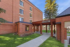 View of apartment building / complex