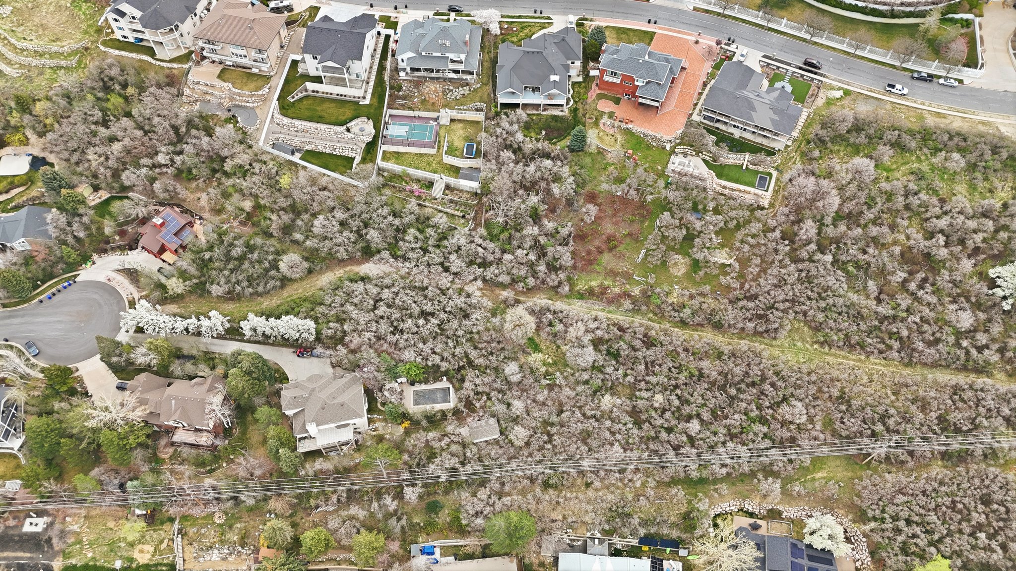 Aerial view of property and surrounding area featuring nearby suburban area