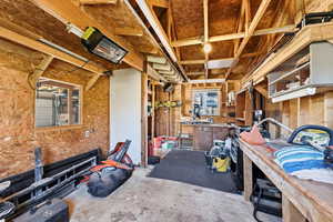 Workshop behind the garage