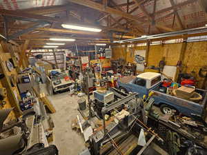 ENORMOUS detached shop with loft space