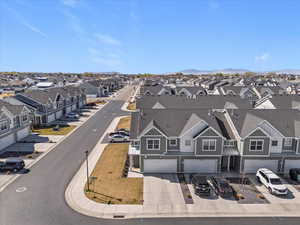 Located in the desirable Green Farms neighborhood near parks, pickleball courts, miles of walking trails, and a community barn.