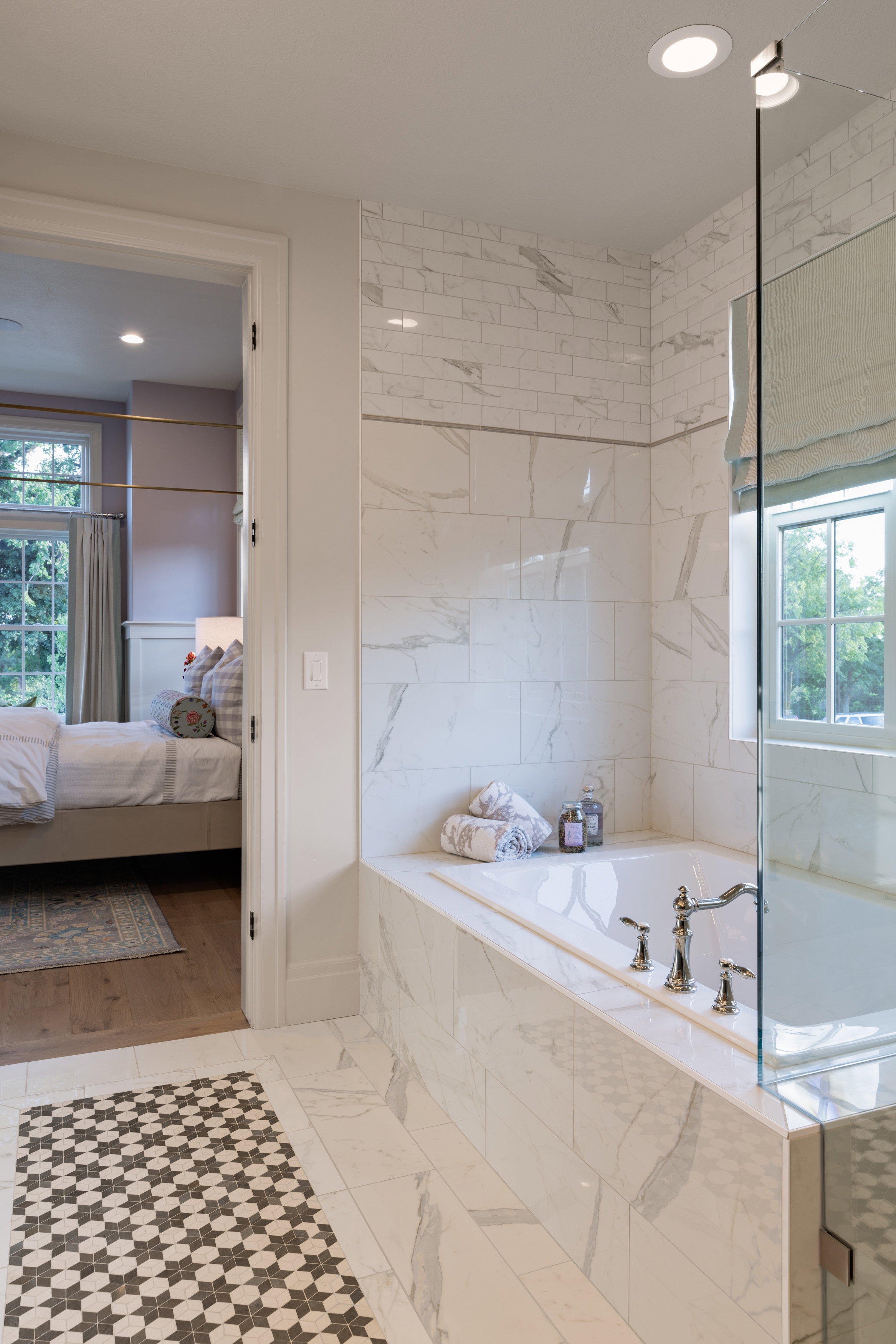 Ensuite bathroom with plenty of natural light, recessed lighting, and a bath