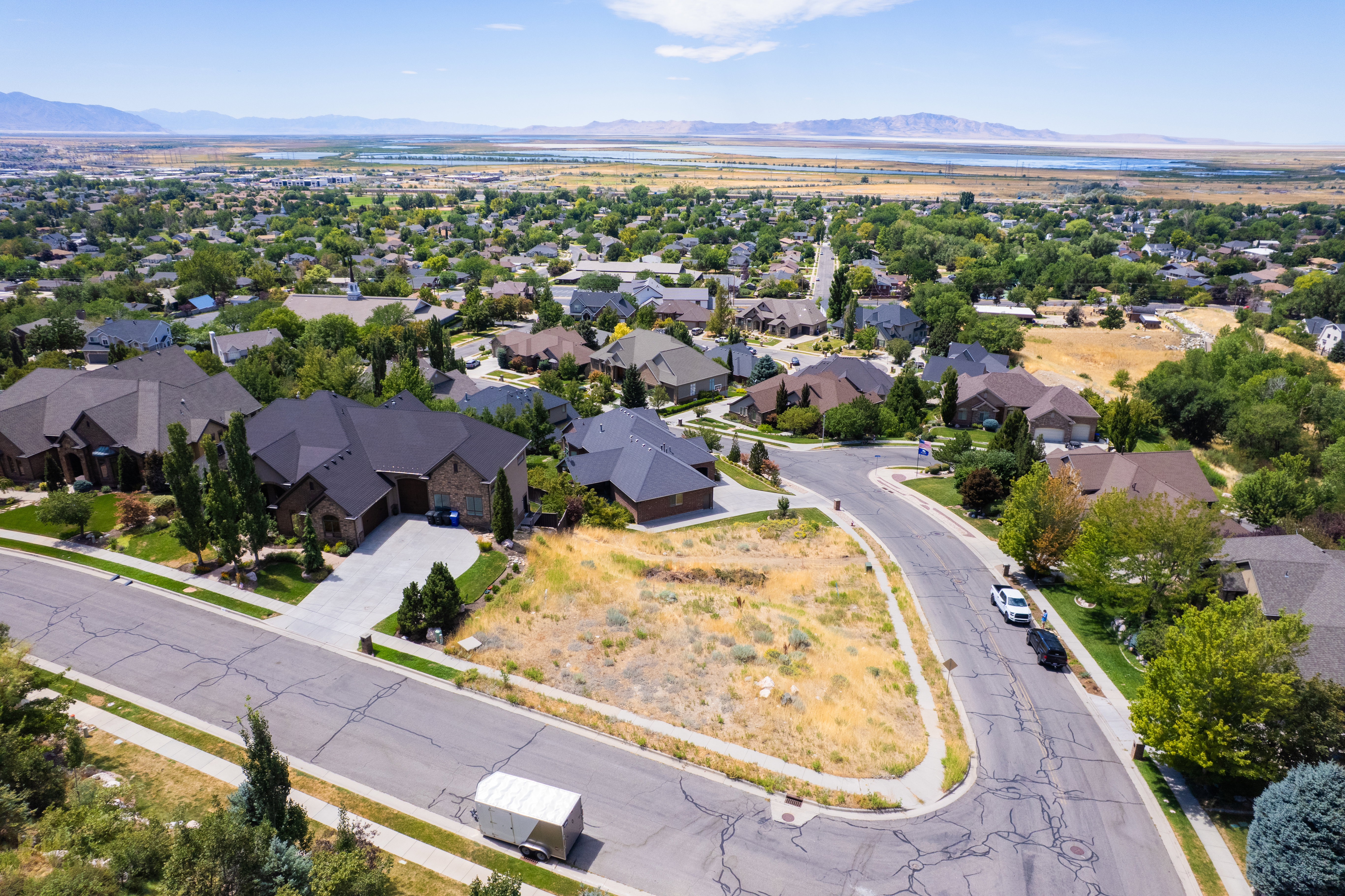 Aerial view of residential area featuring a mountain backdrop