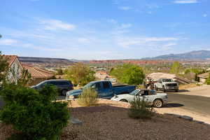 View of yard with a residential view and a mountain view