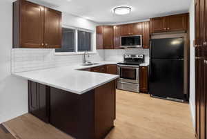 Kitchen appliances included!