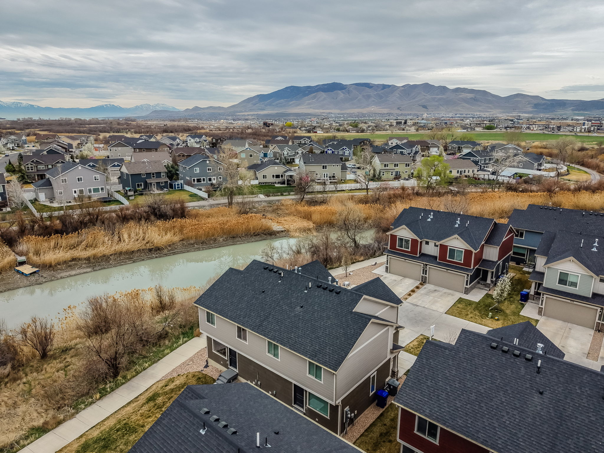 Aerial perspective of suburban area with a mountain backdrop