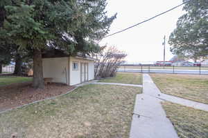 View of yard with an outdoor structure