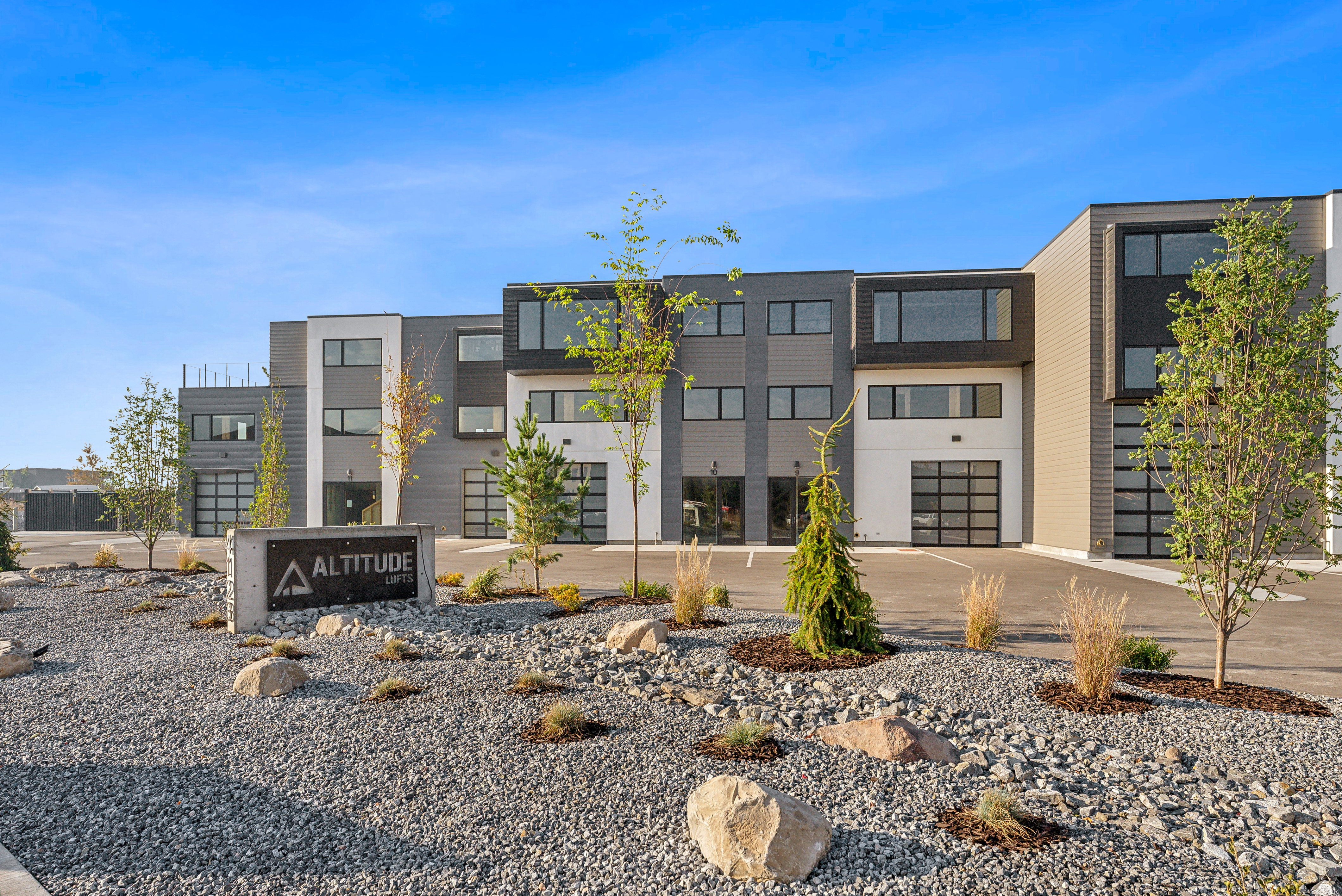View of apartment building / complex