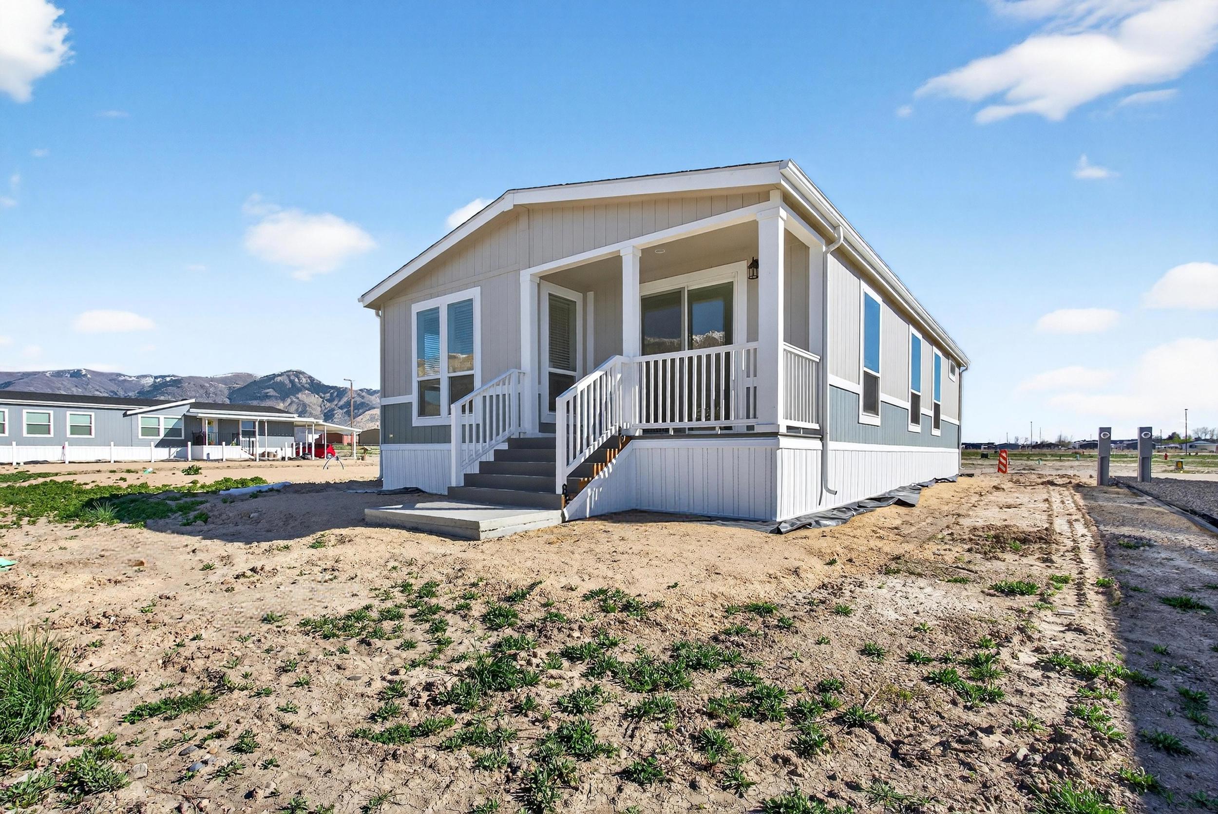 Manufactured / mobile home with a porch and a mountain view
