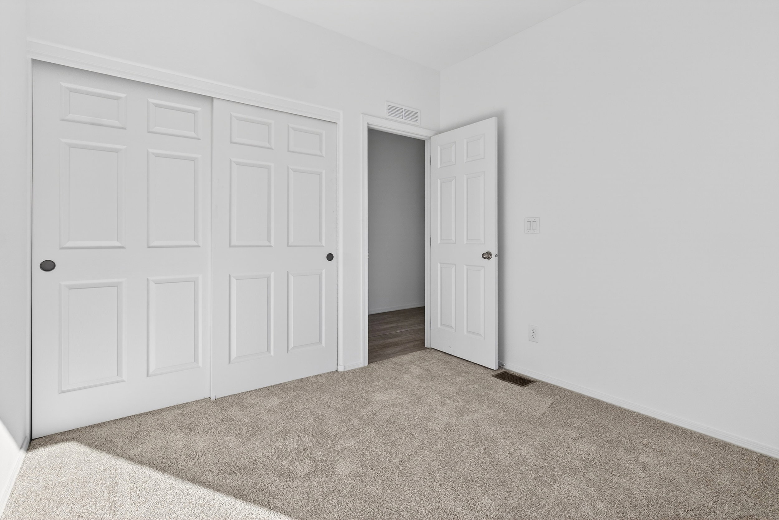 Unfurnished bedroom with carpet flooring and a closet