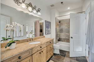 Jack and Jill bath between two upstairs bedrooms