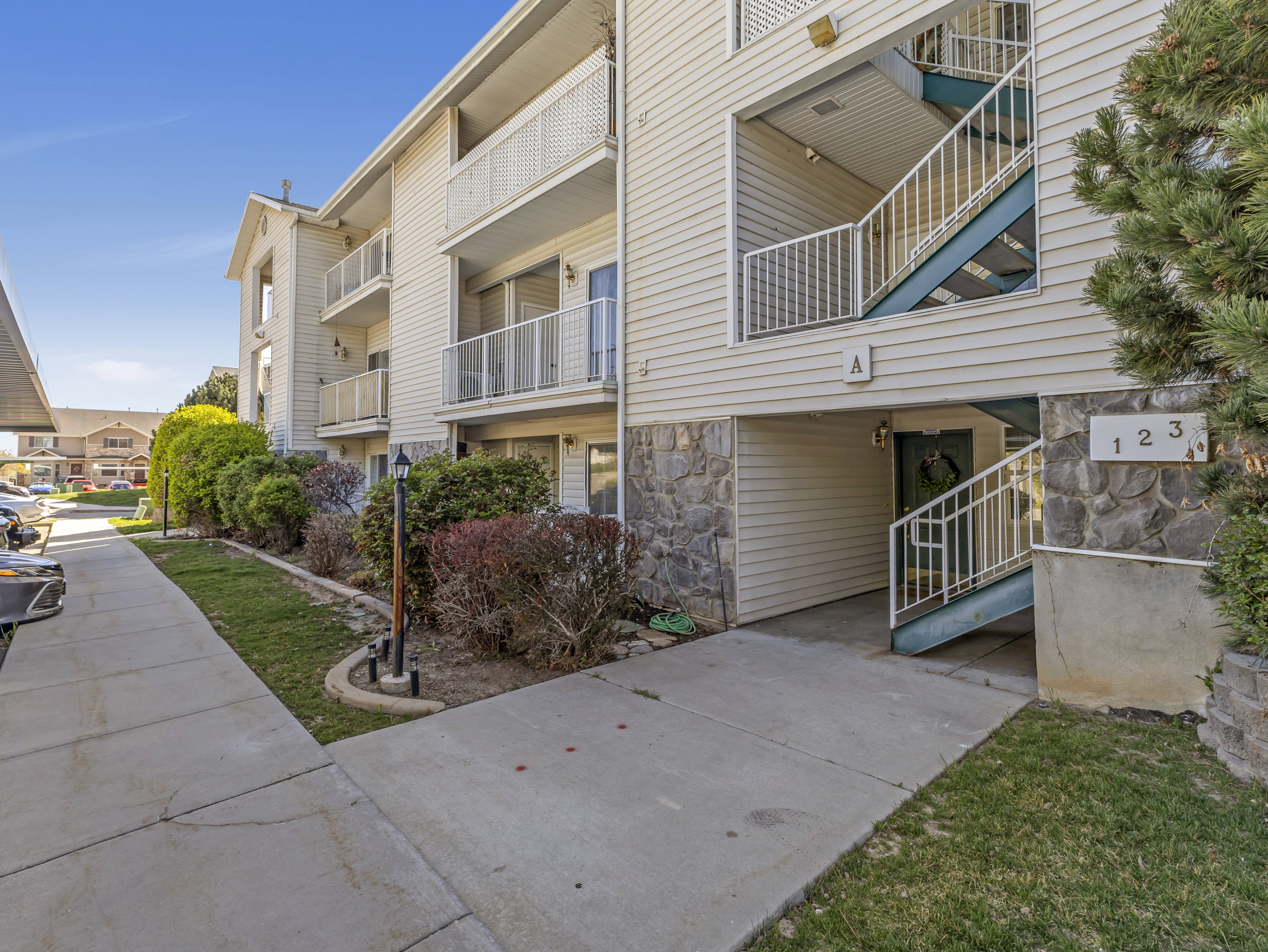 View of apartment building / complex