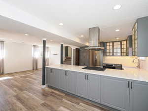 Quartz countertops, Farmhouse cast Iron sink