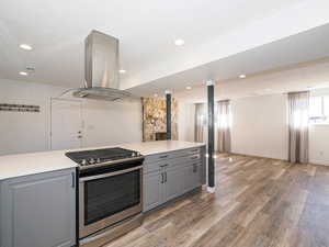 Gas range, exhaust fan vents outside