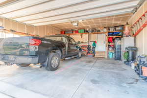 Fits full-sized pickup truck