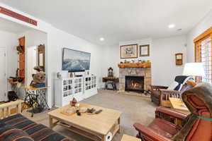 Family room w/gas fireplace