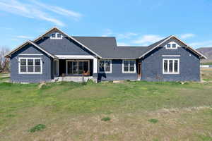 View of front facade with a front yard