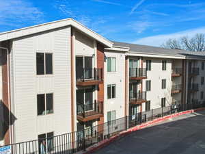View of apartment building / complex