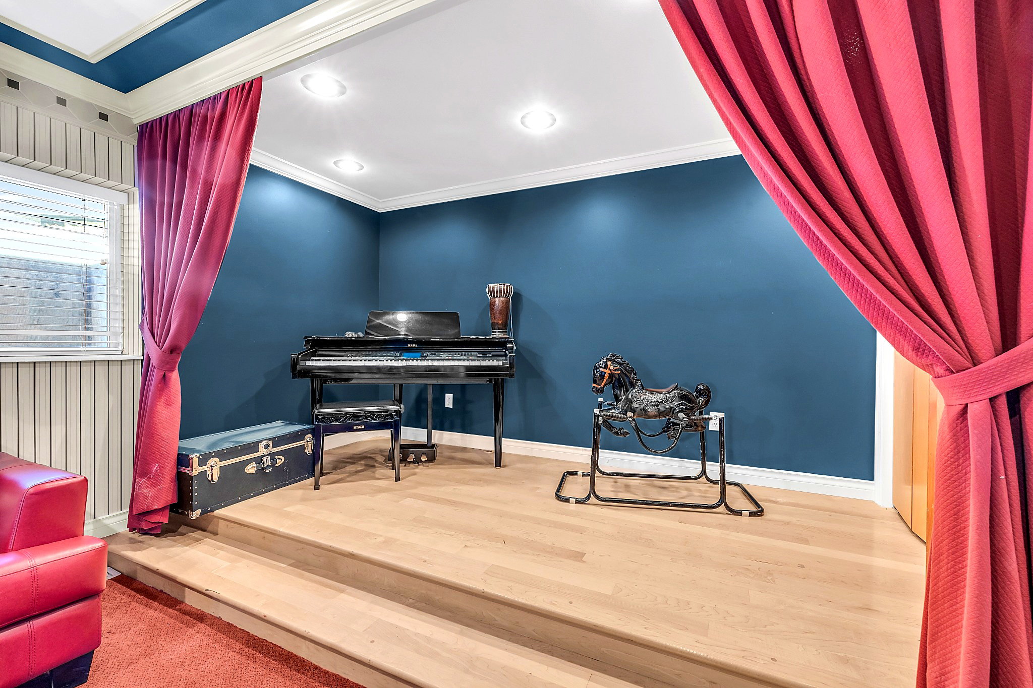 Living area with wood finished floors, ornamental molding, and recessed lighting
