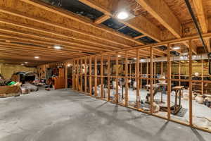 Miscellaneous room with concrete flooring