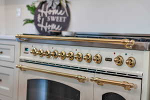 Detailed view of double oven range