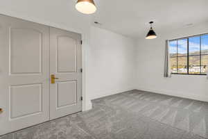 Unfurnished room with light carpet and a mountain view