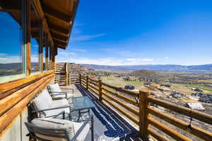 Balcony featuring a mountain view