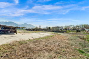 View of yard featuring a mountain view