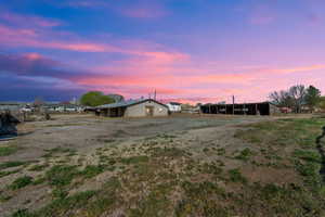 View of yard featuring an outdoor structure