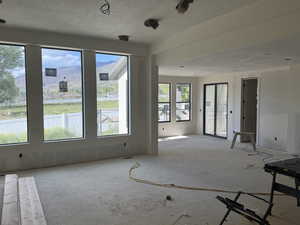 Unfurnished room with a mountain view